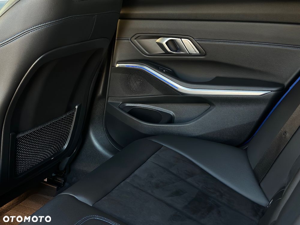 BMW Seria 3 318d M Sport - 35