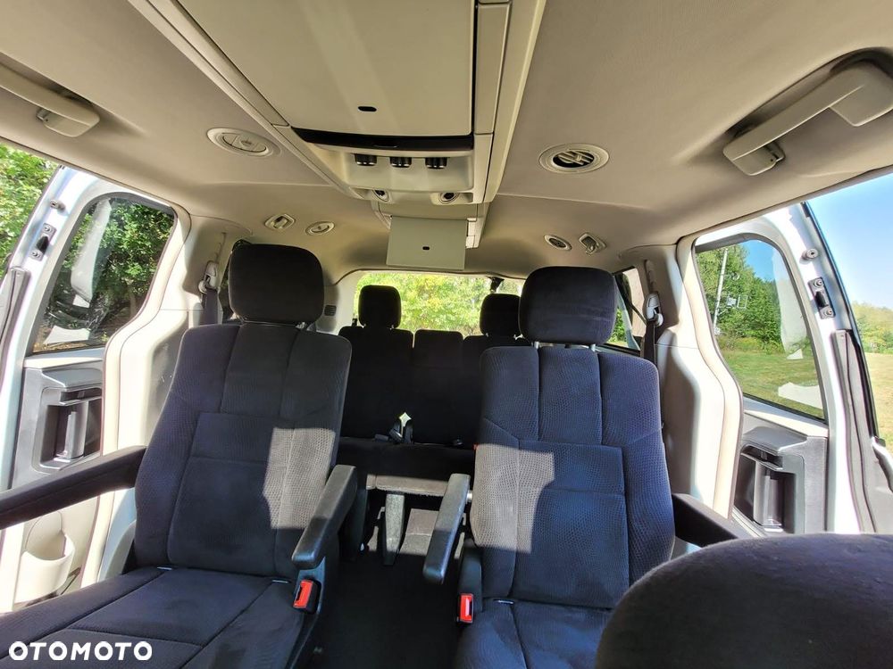 Chrysler Town & Country - 17