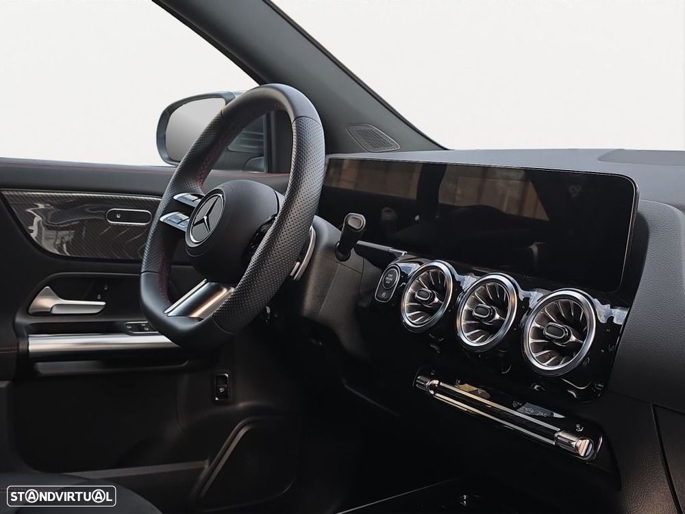 Mercedes-Benz GLA 200 - 11