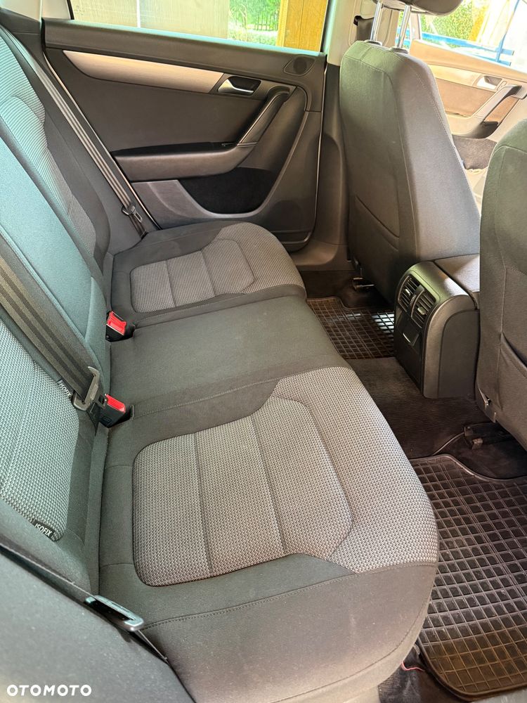 Volkswagen Passat 2.0 TDI Comfortline - 9