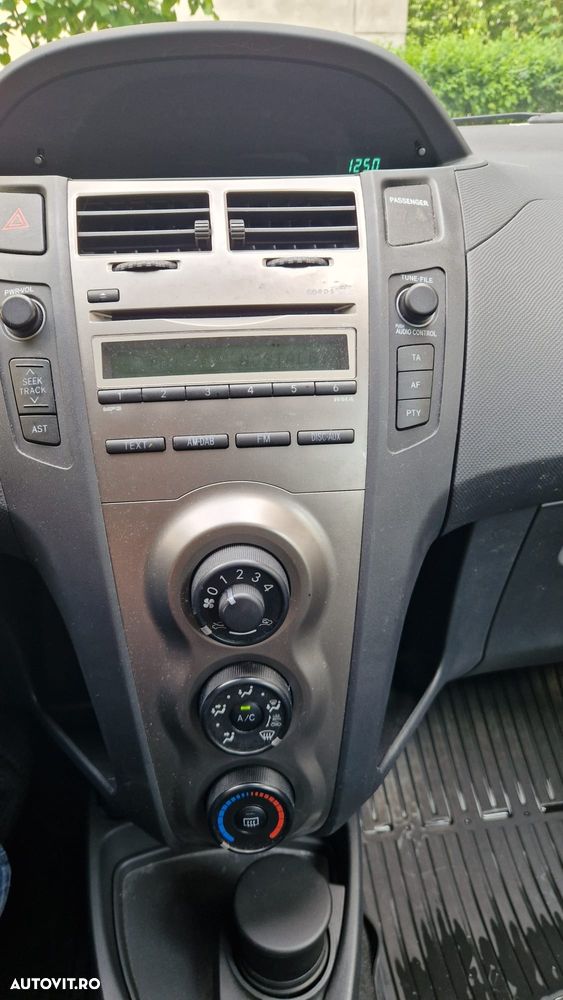 Toyota Yaris 1.0 - 6