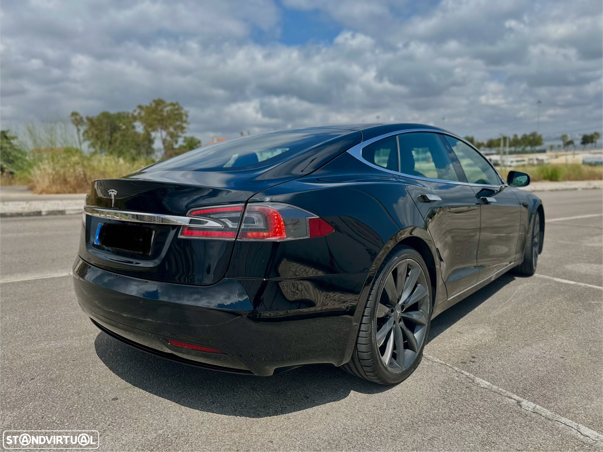 Tesla Model S - 4