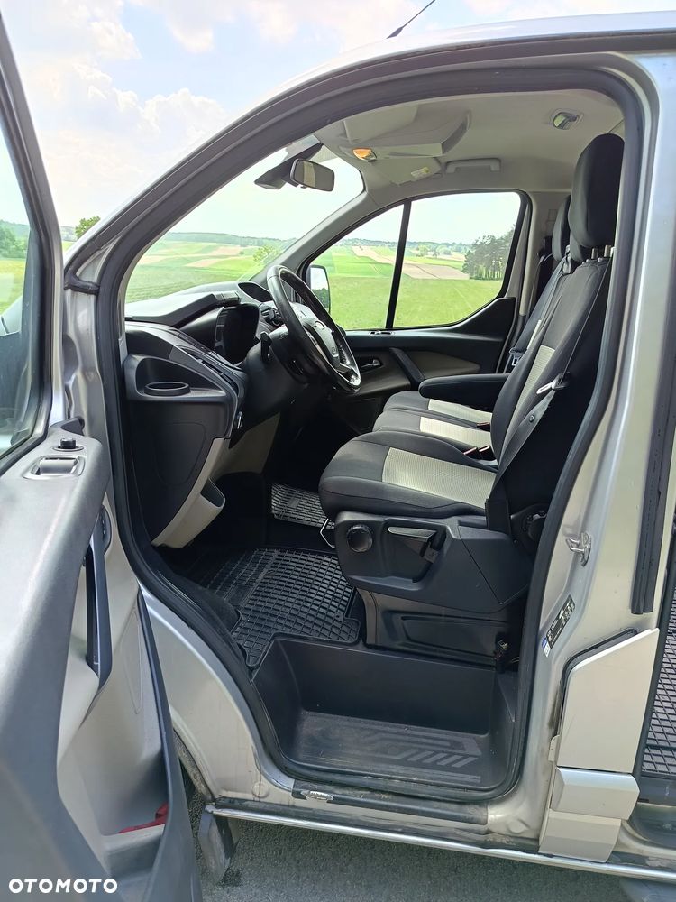 Ford Tourneo Custom - 8
