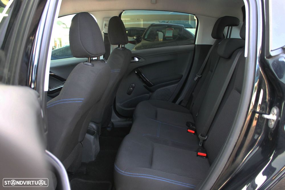 Peugeot 208 1.2 PureTech Signature - 24