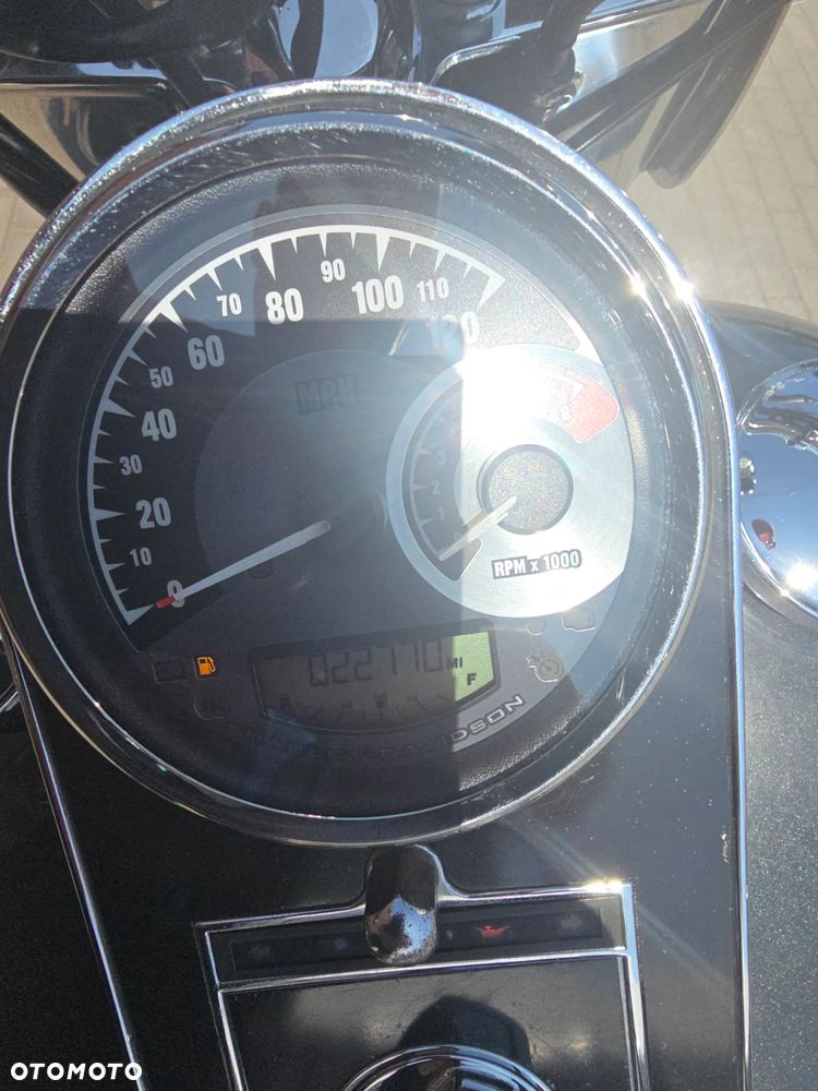 Harley-Davidson Softail Deluxe - 11