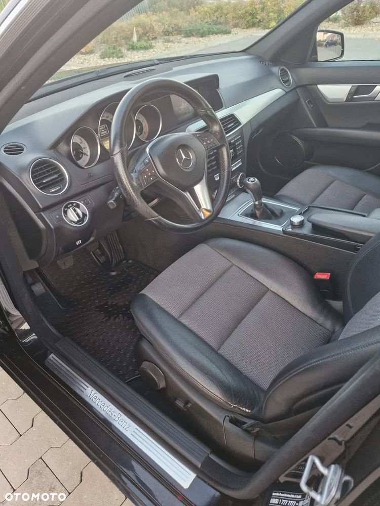 Mercedes-Benz Klasa C 180 CGI BlueEFFICIENCY Avantgarde - 8