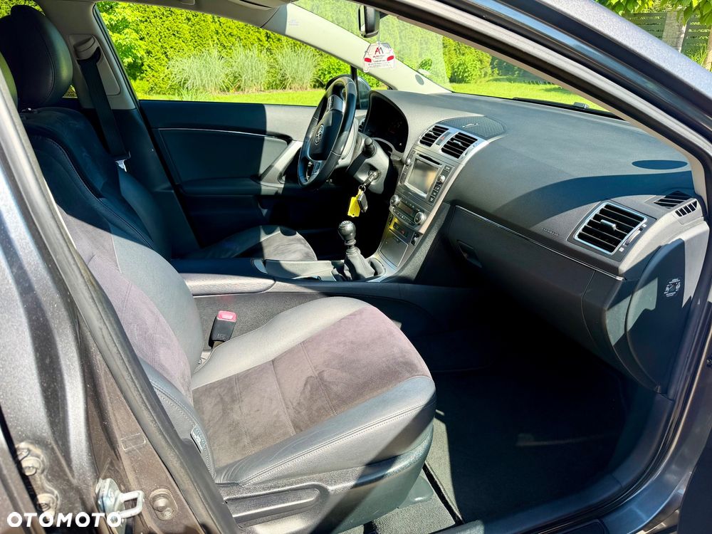 Toyota Avensis 1.8 Premium - 23