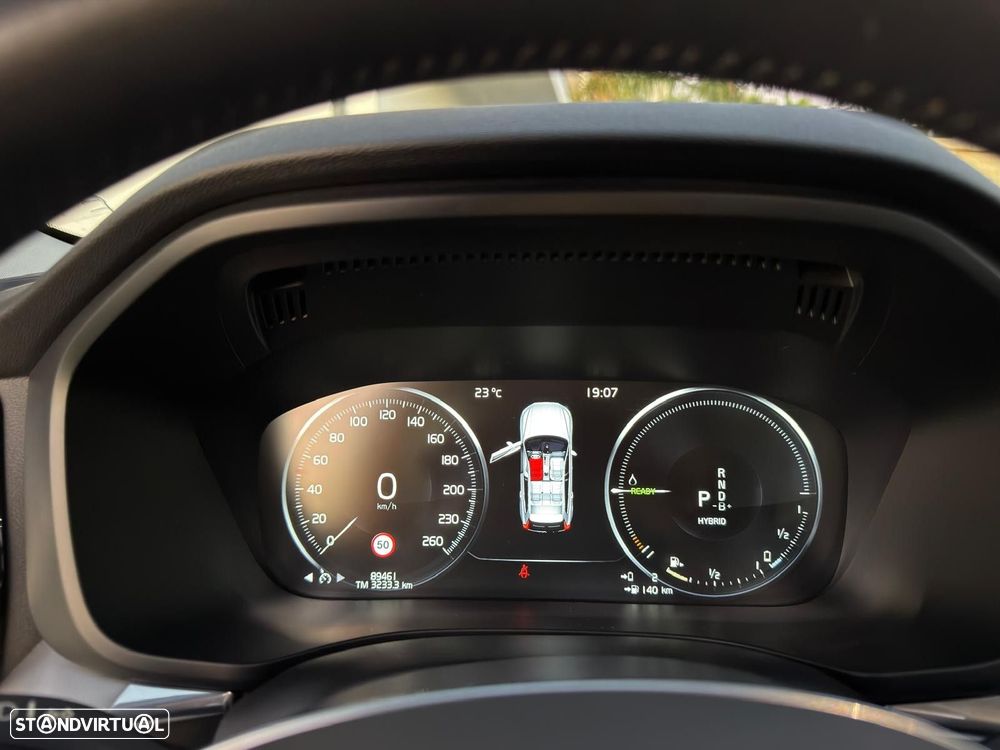 Volvo XC 60 2.0 T8 PHEV Momentum AWD - 32