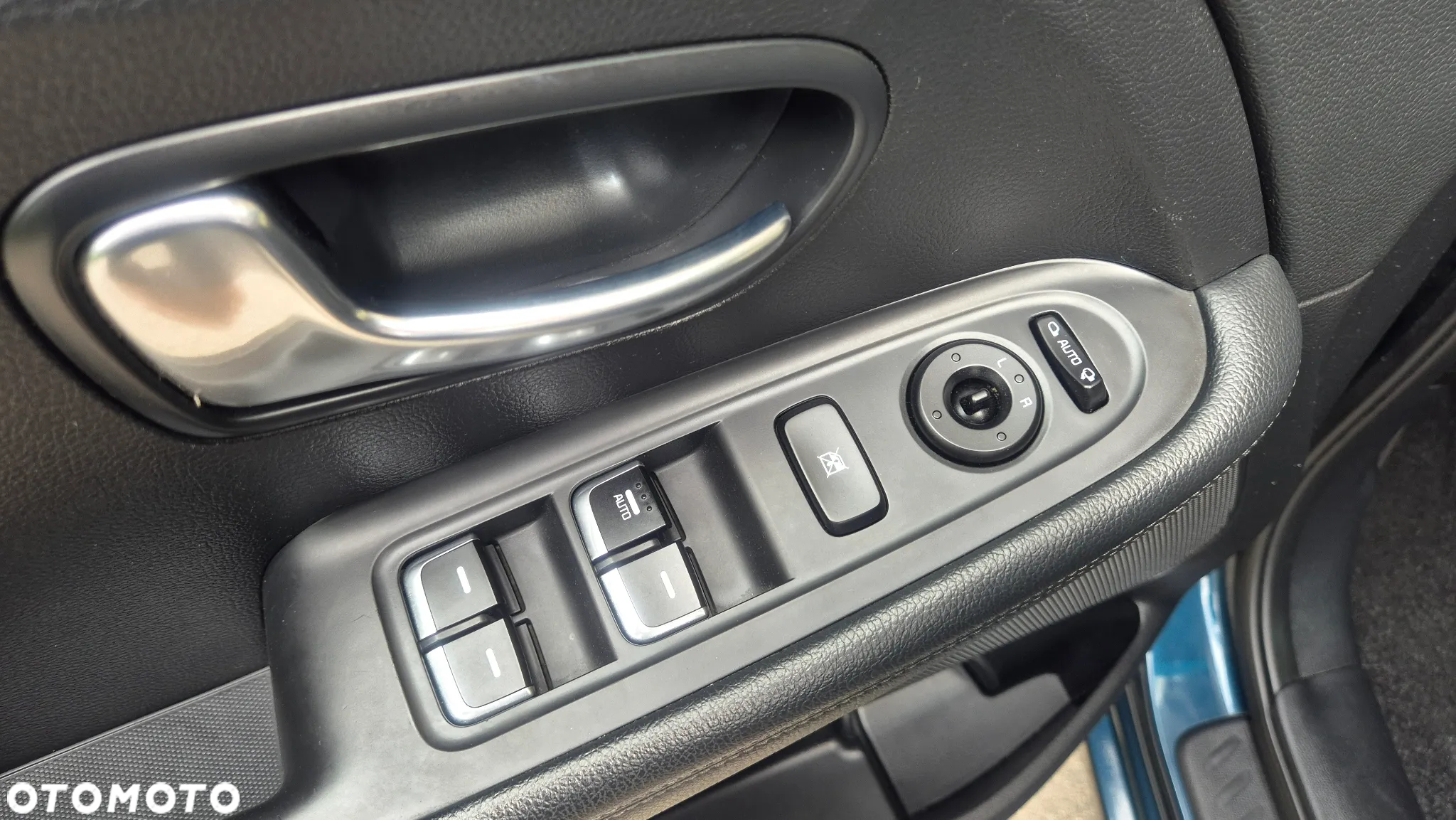 Kia Carens 1.6 GDI Dream Team Edition - 13