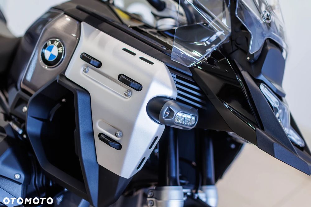 BMW R - 8