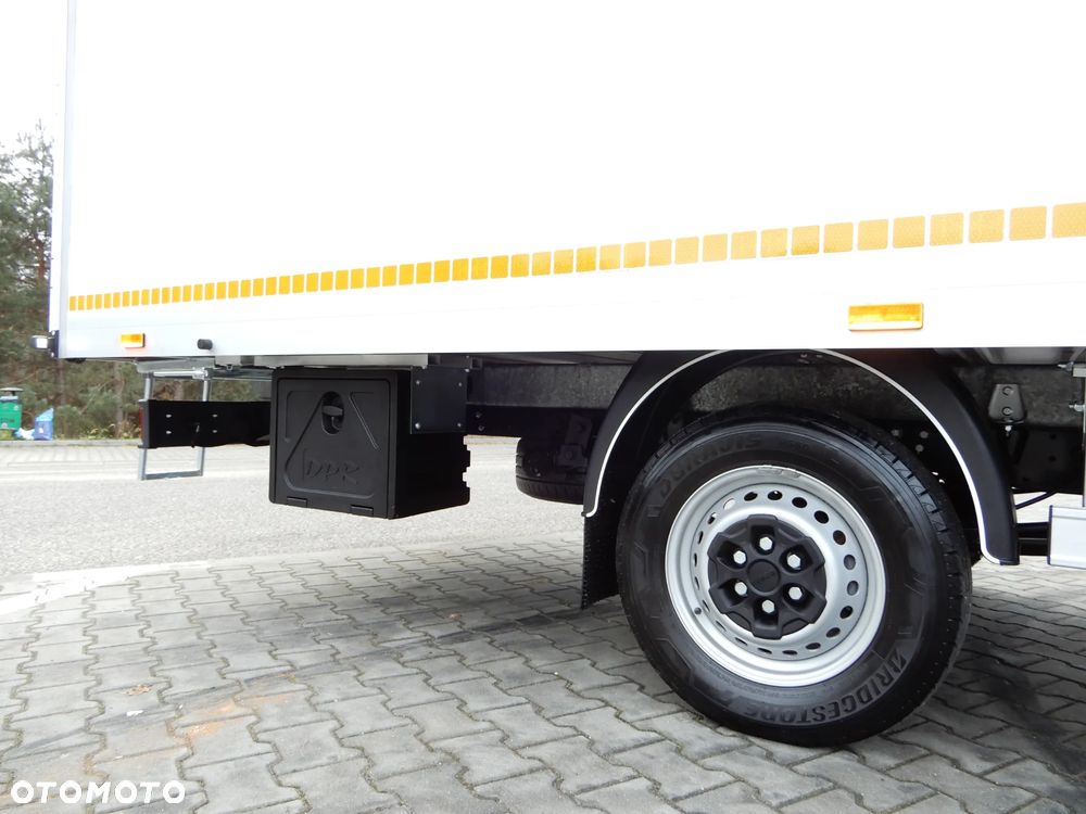 Iveco DAILY 35S18 Kontener 5047 mm 10.E.Palet Boczne Drzwi Ładowność 930 Kg WZMACNIANY Rozstaw Osi 4100 mm FULL LED Przebieg 25 Tys Km Stan Jak Nowy UNIKAT POLECAM - 14