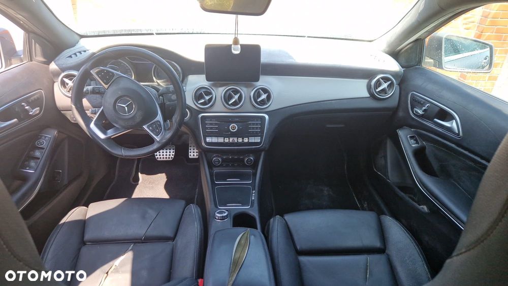 Mercedes-Benz GLA 220 d 4Matic 7G-DCT AMG Line - 12