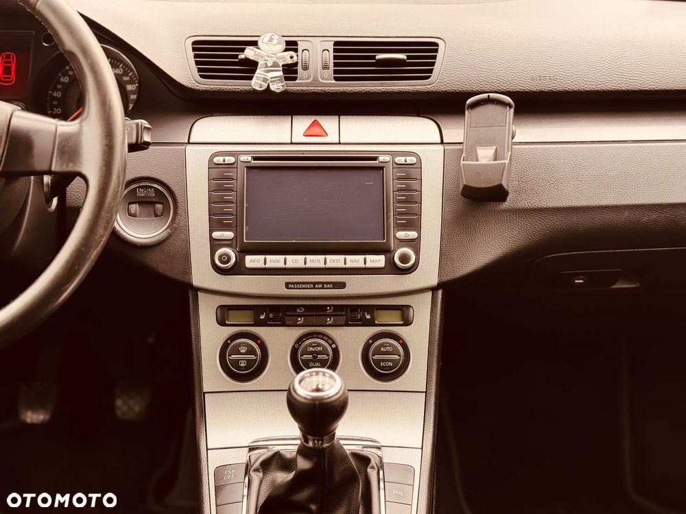 Volkswagen Passat - 27