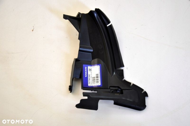 VOLVO V70 III prawa kierownica powietrza 30796390 - 1