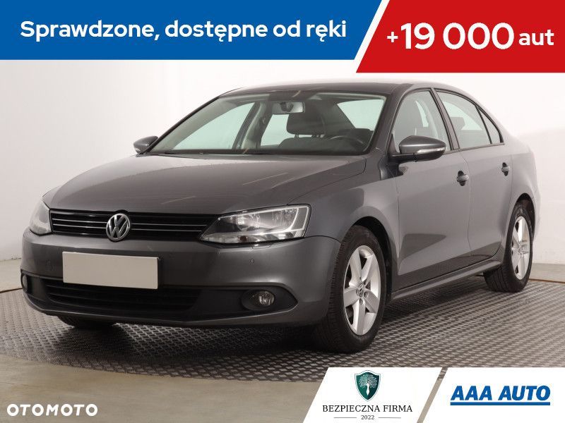 Volkswagen Jetta - 2