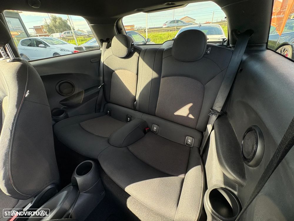 MINI 3 Portas One D - 10