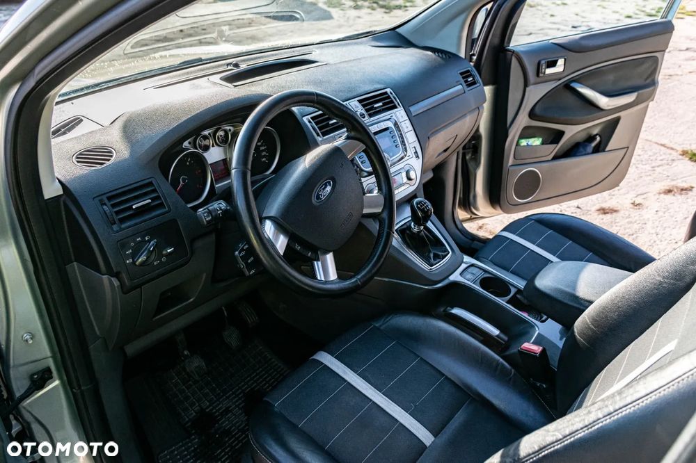 Ford Kuga - 1