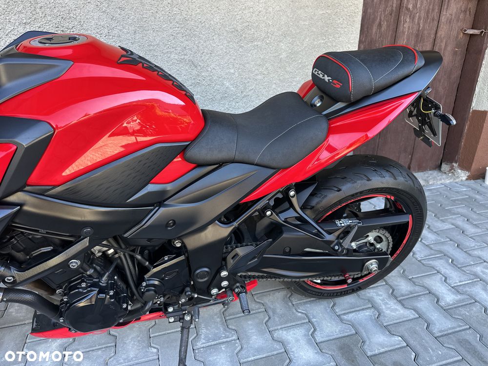 Suzuki GSX - 11