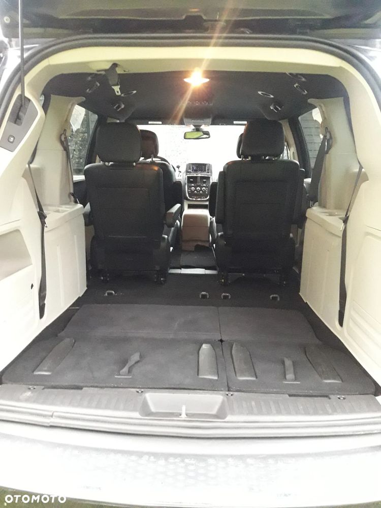 Dodge Grand Caravan - 21