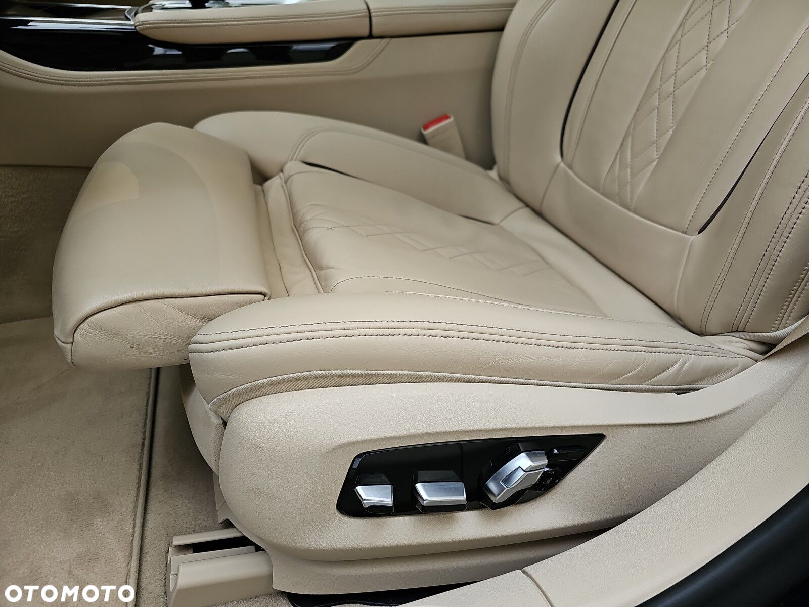 BMW Seria 7 - 11