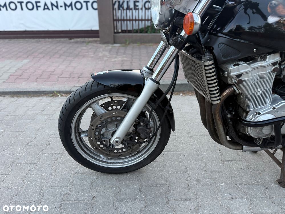 Suzuki GSX - 16