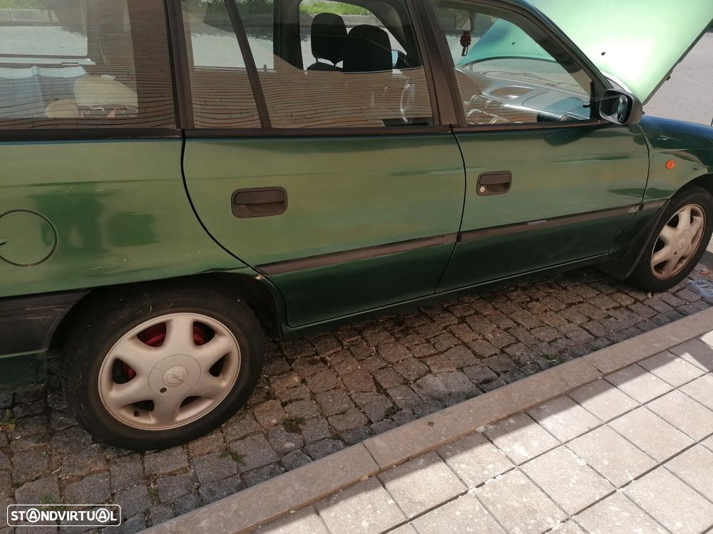 Opel Astra Caravan 1.4i Club - 2