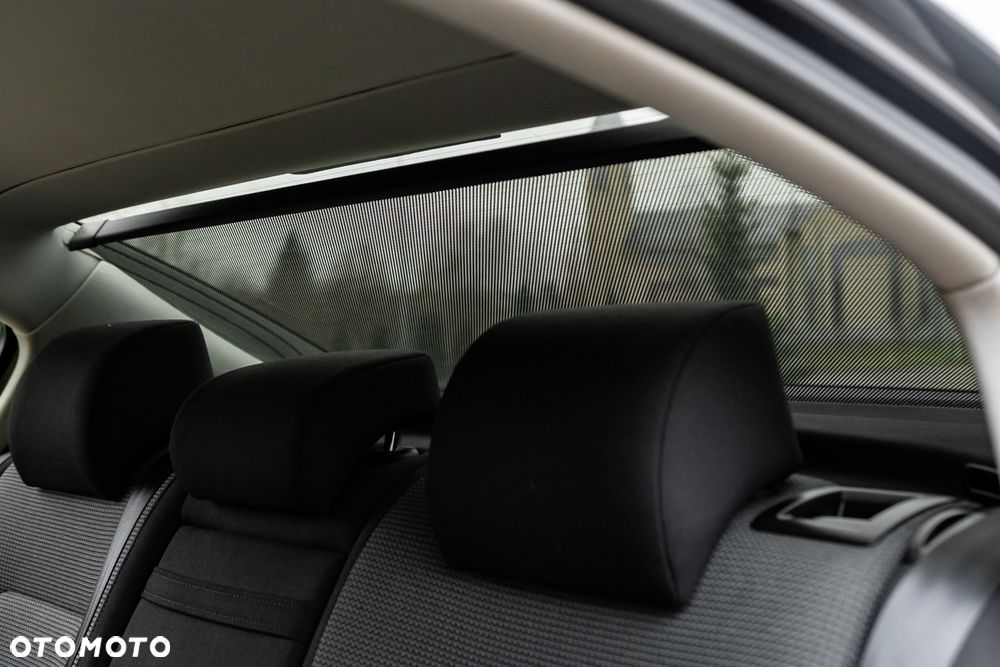 Volkswagen Passat - 26