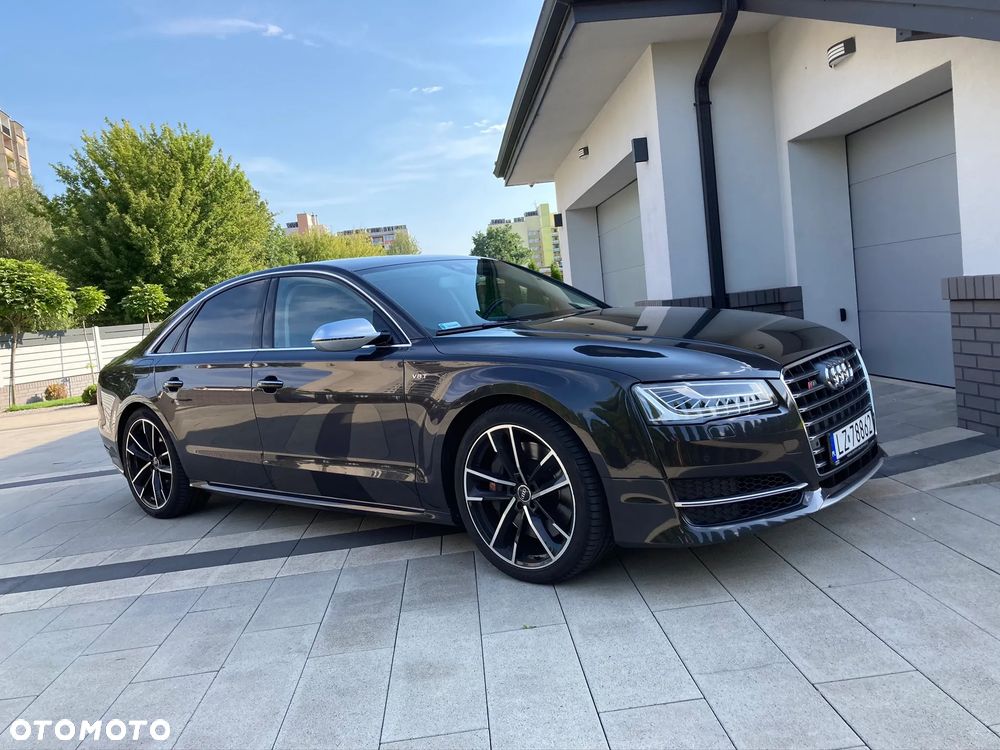 Audi S8 - 1