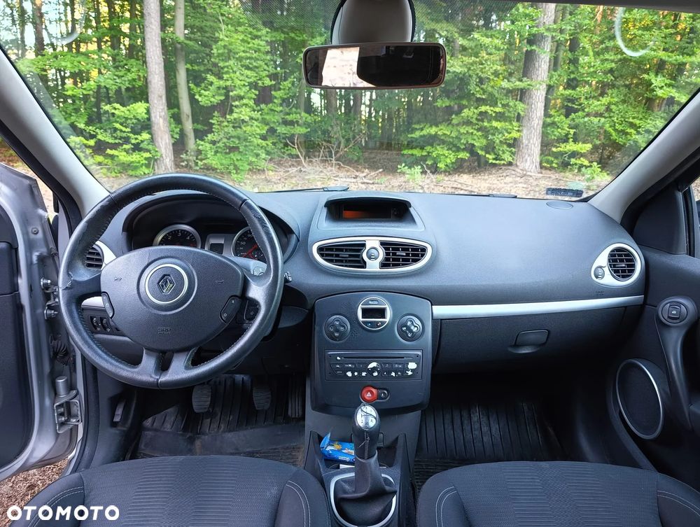 Renault Clio - 11