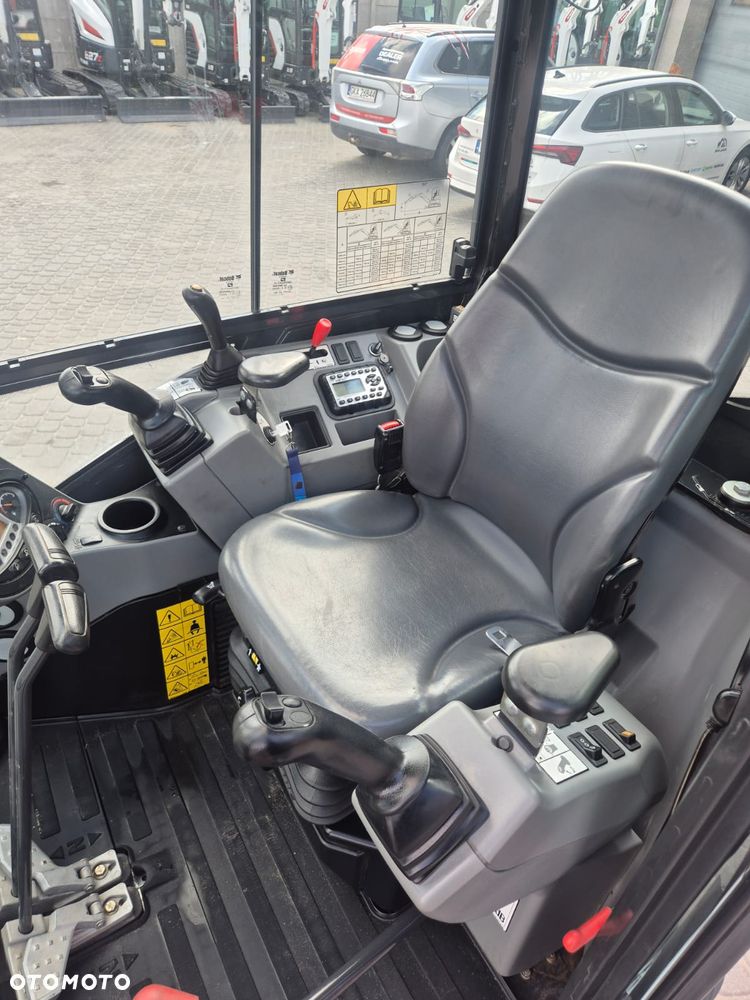 Bobcat E27 - 10