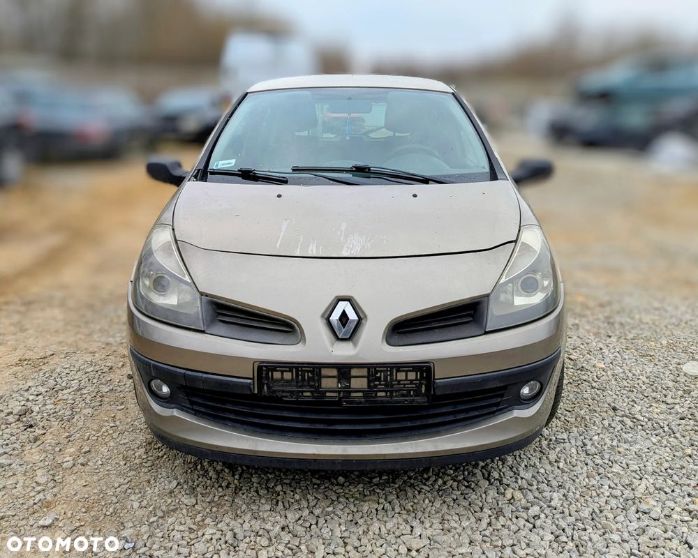 Renault Clio III na części - 11