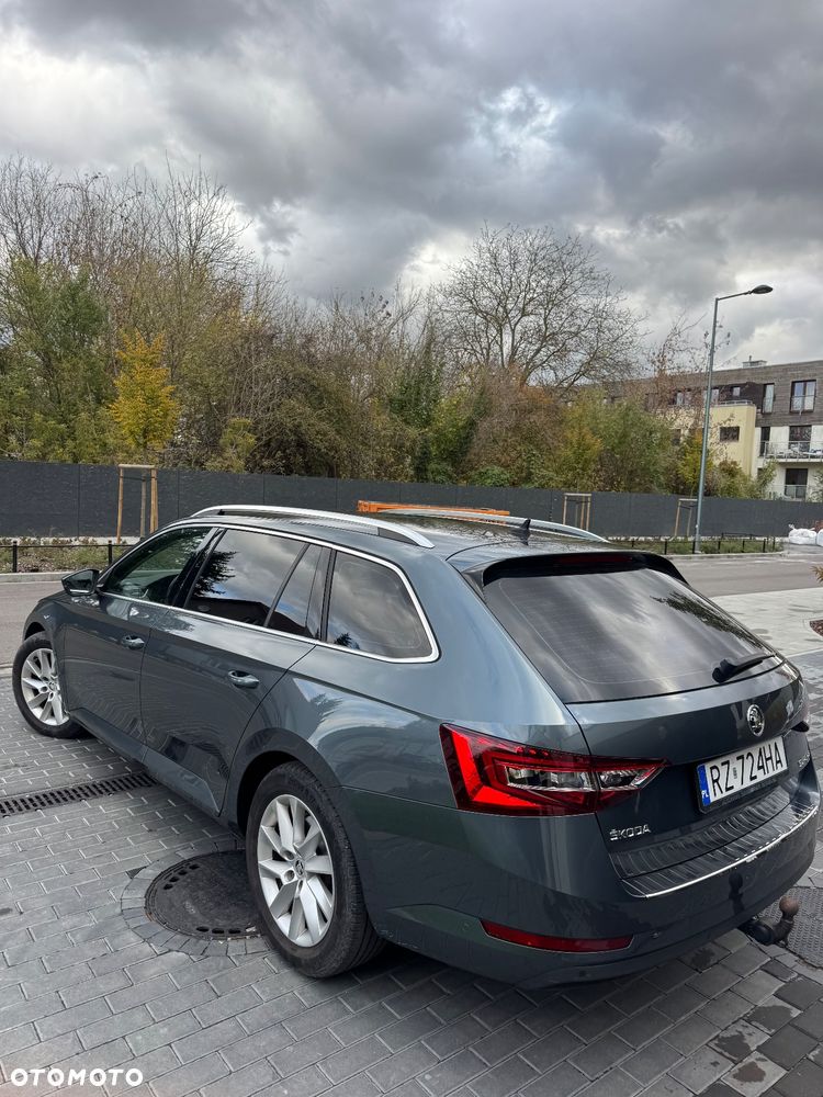 Skoda Superb 2.0 TDI Active DSG - 11