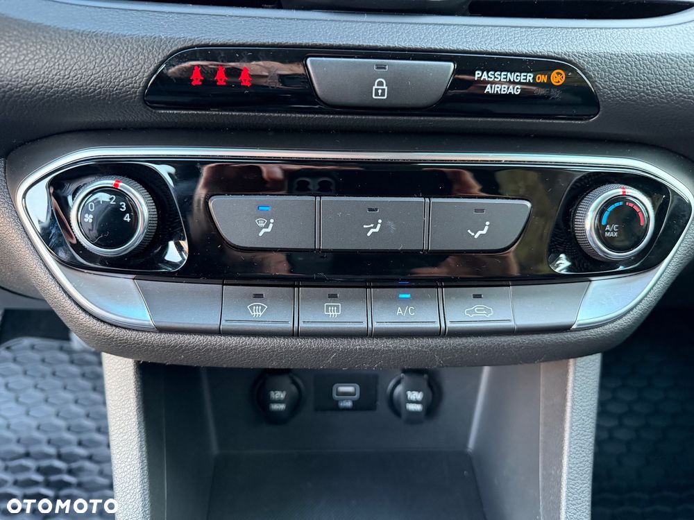 Hyundai i30 1.5 DPI Classic + - 12