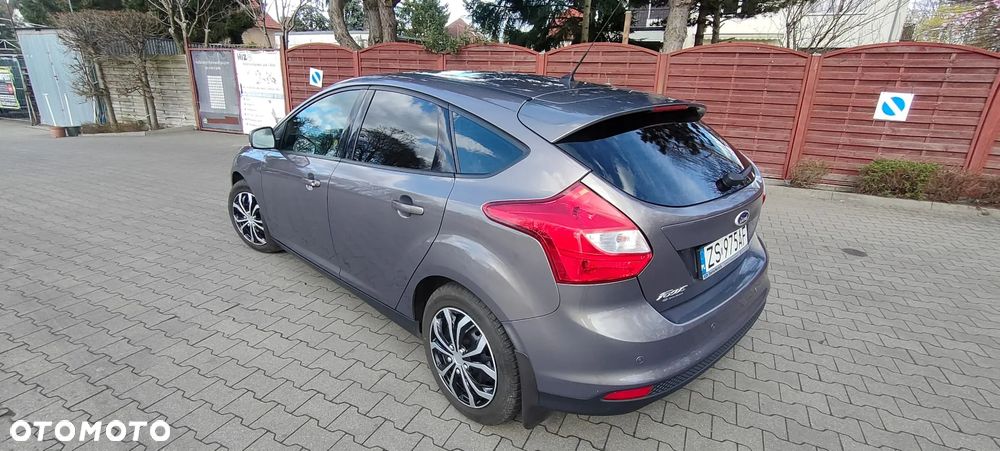 Ford Focus 1.6 Ambiente - 2