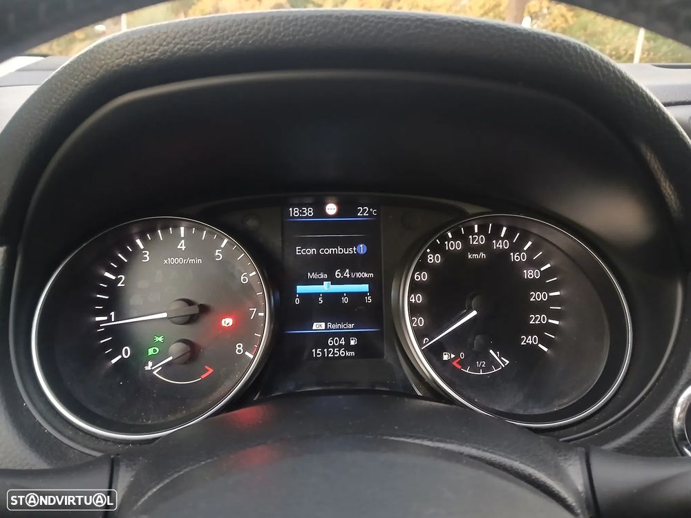 Nissan Qashqai 1.3 DIG-T N-Connecta J18 - 26