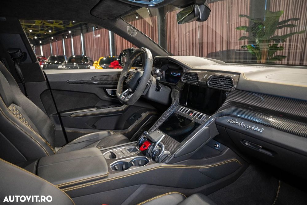 Lamborghini URUS - 29