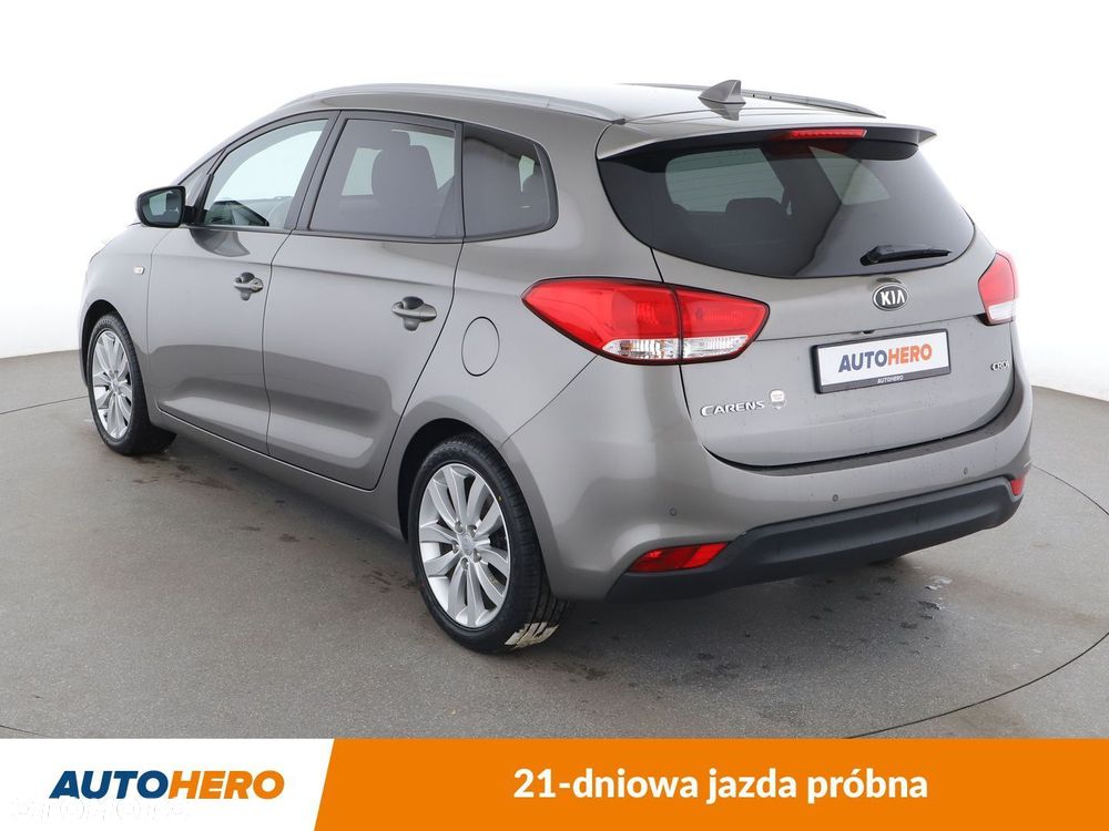 Kia Carens - 4