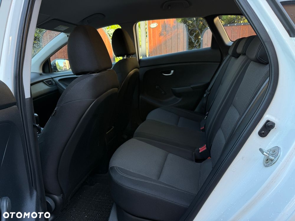 Hyundai i30 1.6 Comfort - 14
