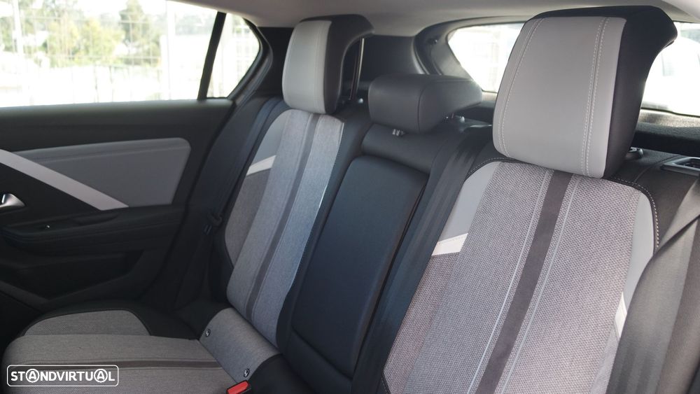 Opel Astra 1.5 D Elegance Aut. - 16