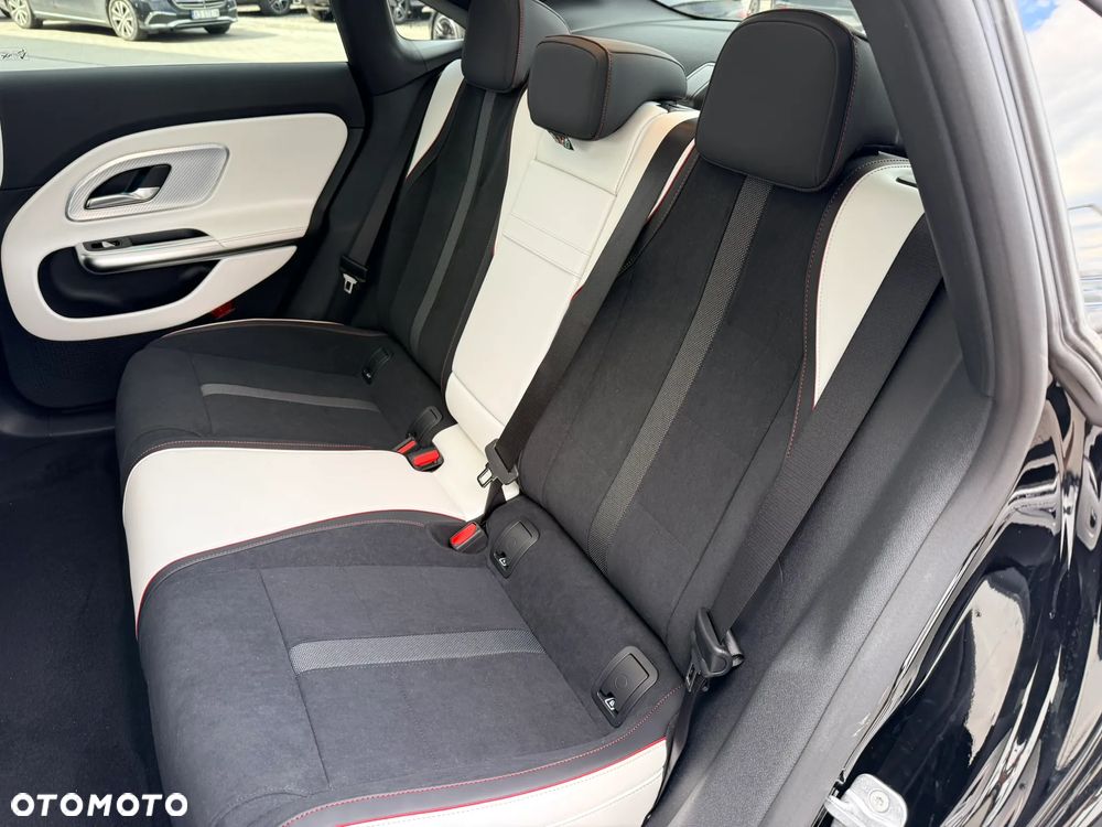 Mercedes-Benz CLA - 34