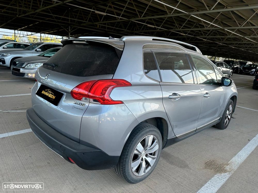 Peugeot 2008 1.2 PureTech Allure - 4