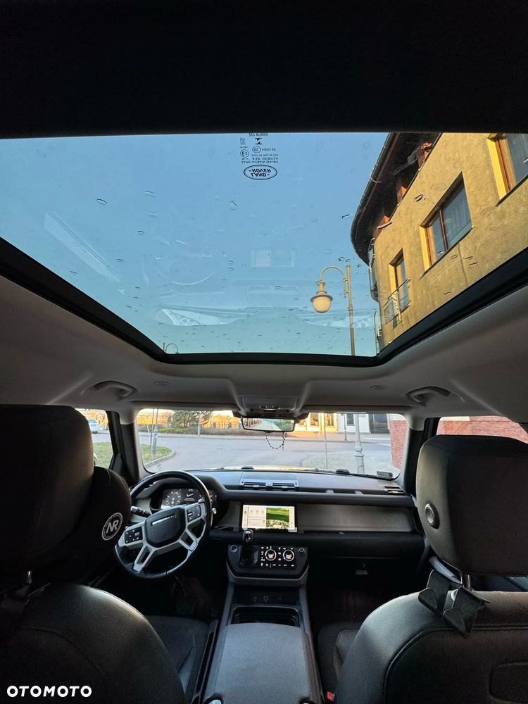 Land Rover Defender - 8