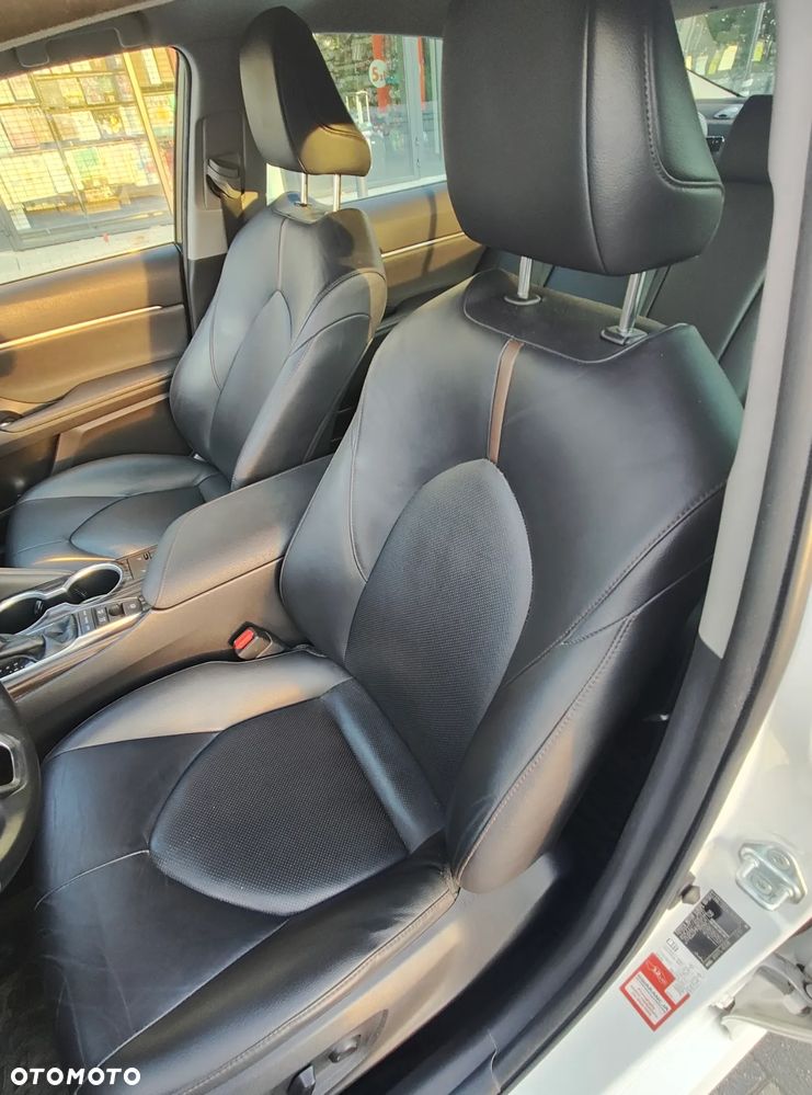 Toyota Camry 2.5 Hybrid Executive CVT - 12