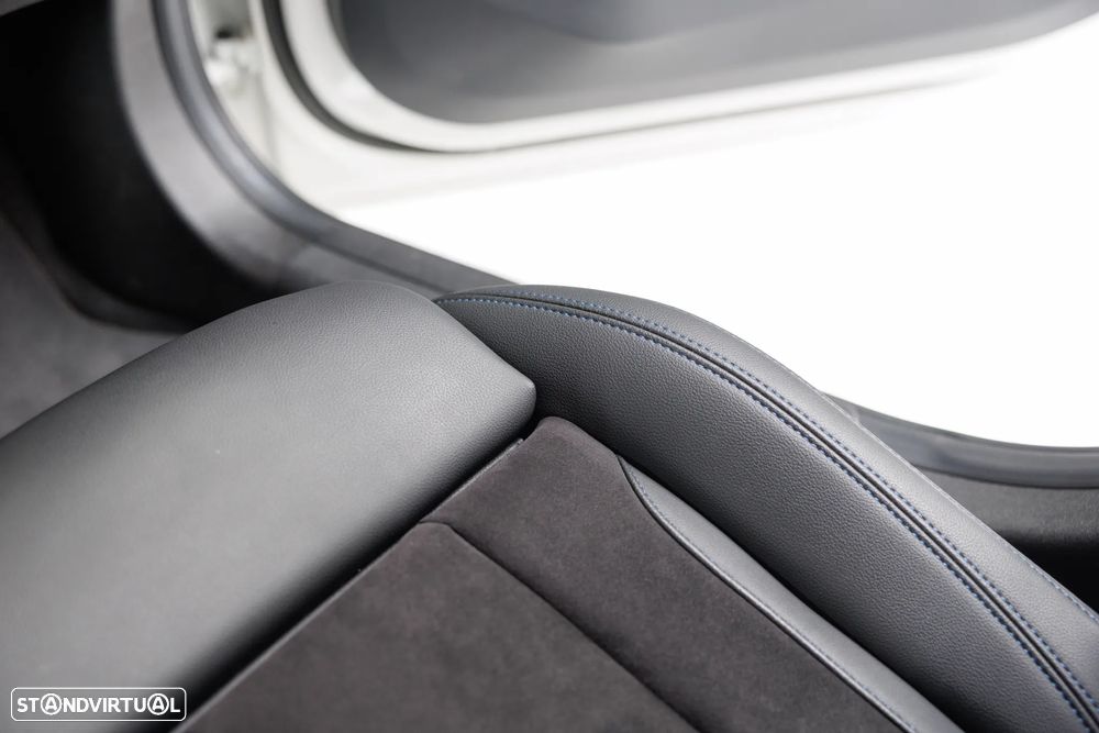 BMW 320 e Pack M Auto - 36