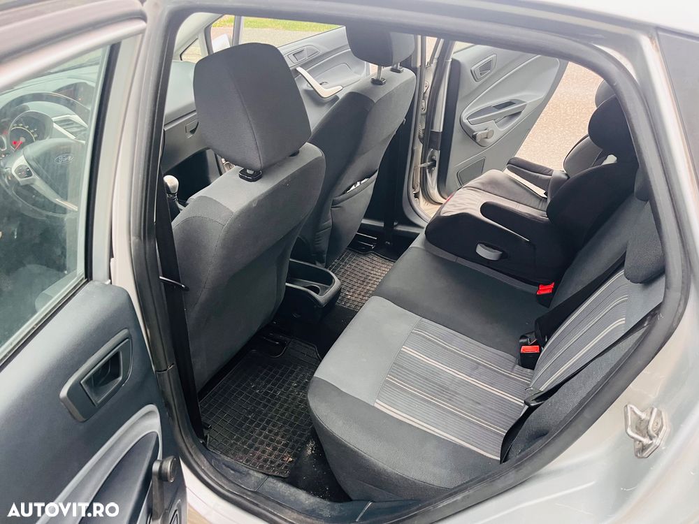 Ford Fiesta 1.25i Ghia - 8