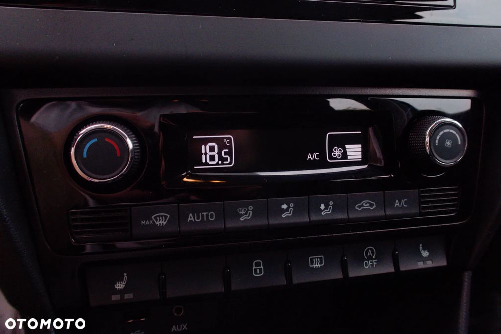 Skoda RAPID 1.2 TSI Style - 23