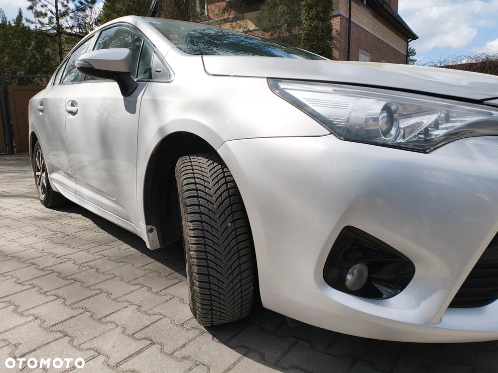 Toyota Avensis 1.8 Premium - 2
