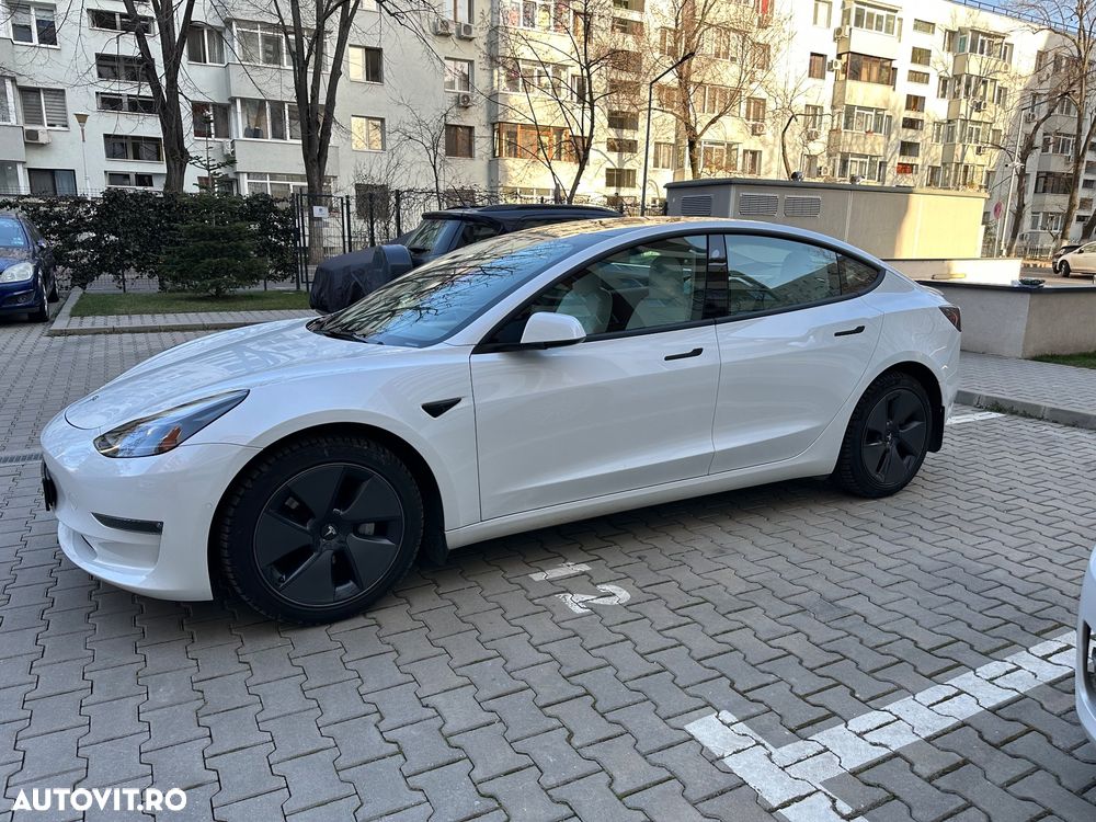Tesla Model 3 - 3