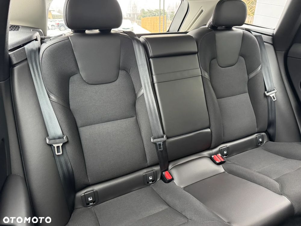 Volvo XC 60 D4 Momentum Pro - 23