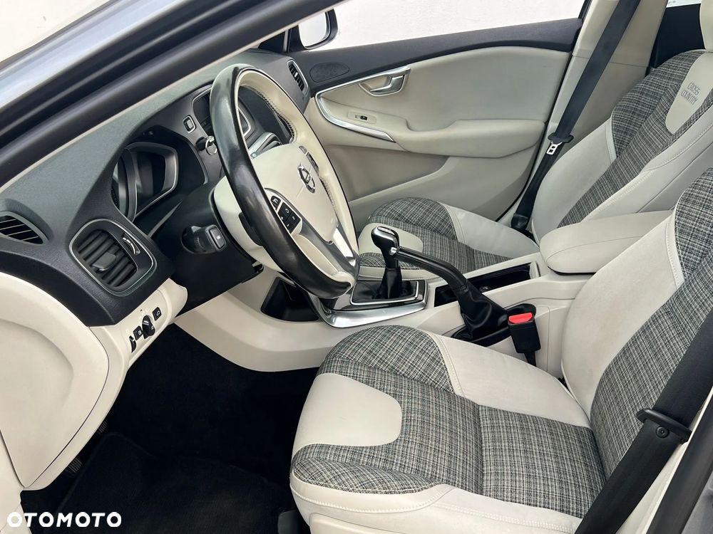 Volvo V40 Cross Country D3 Momentum - 2